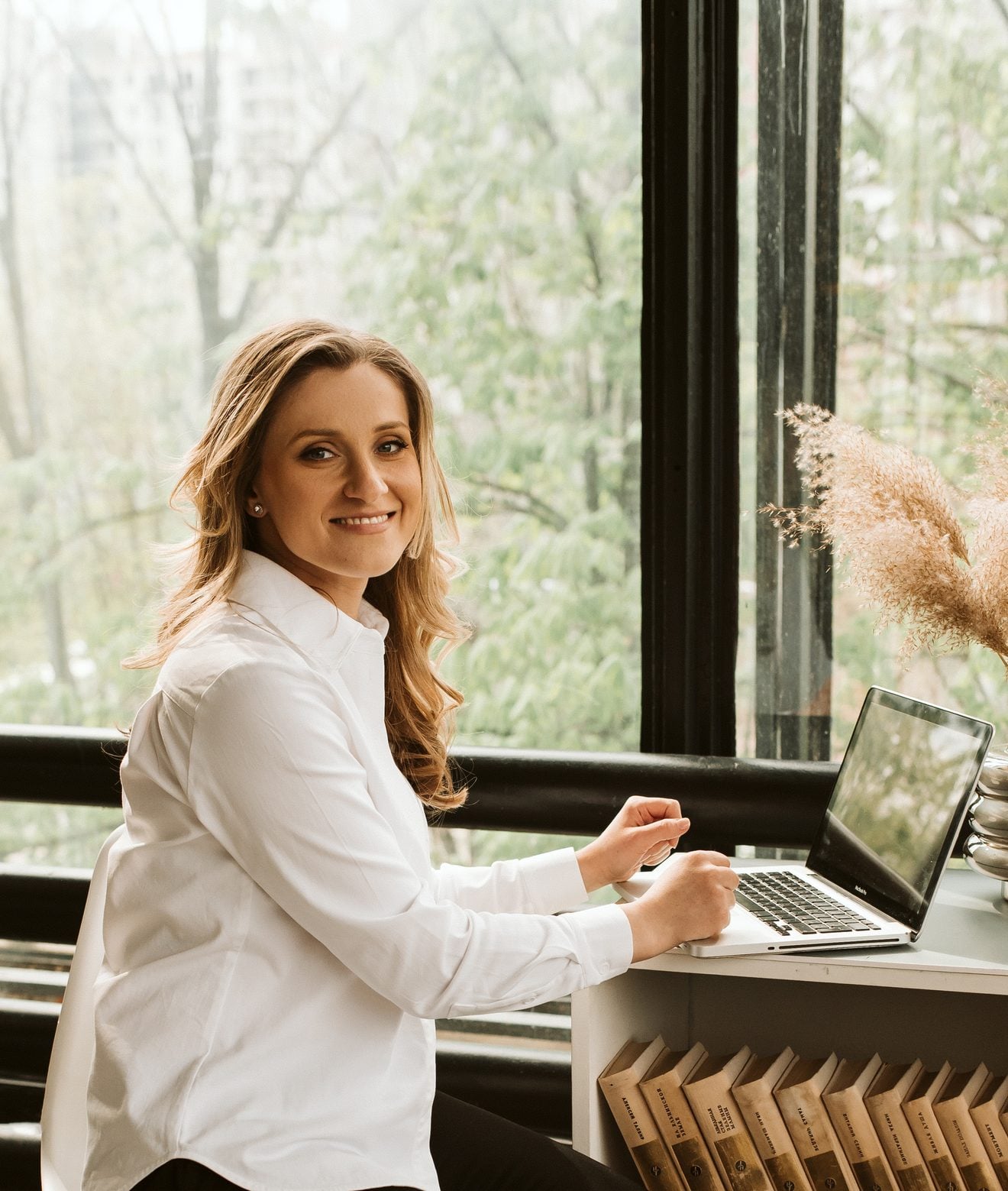 Anna Susarenco working at her desk